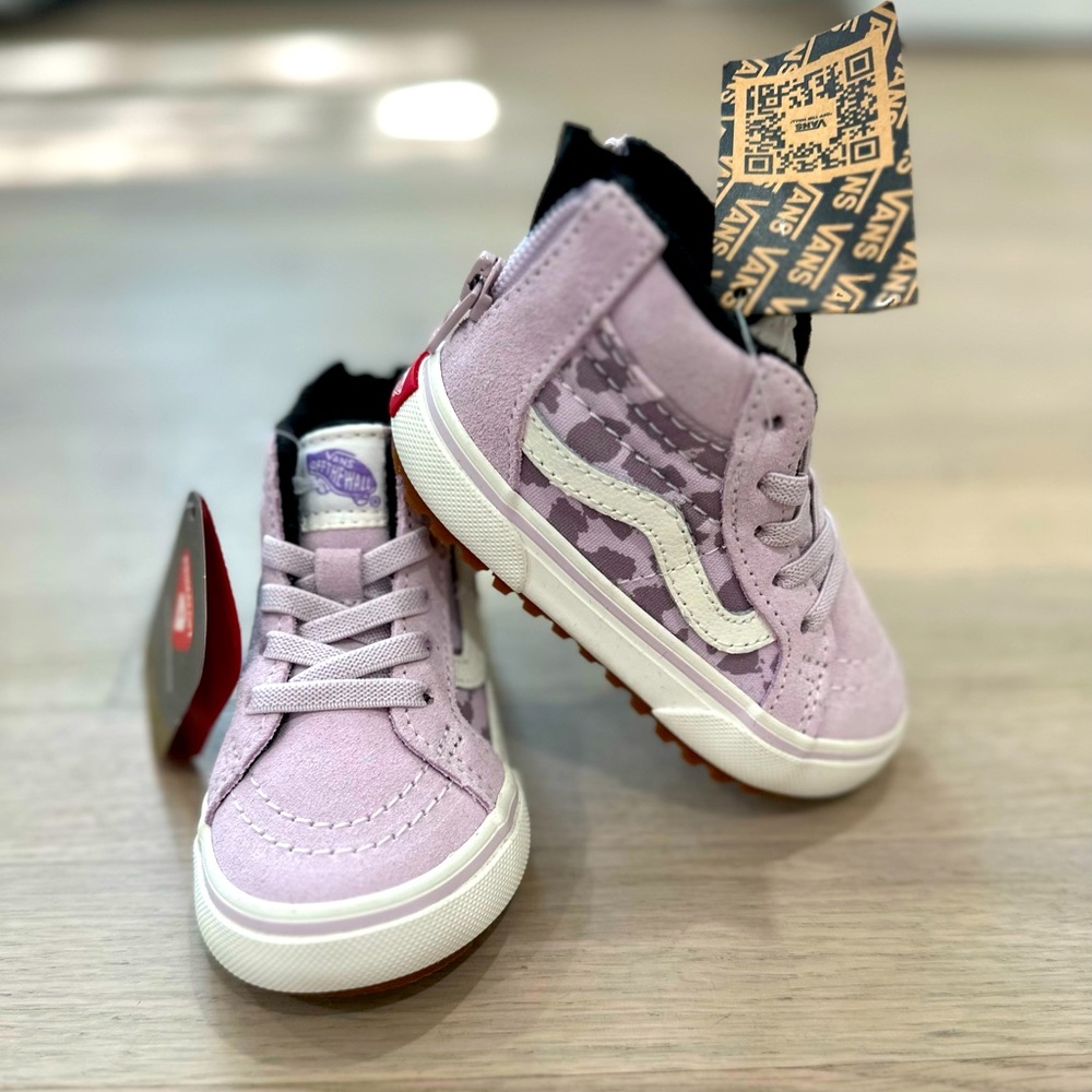 Vans MTE insulted warm waterproof high top shoes. Toddler size 5. New with tags!